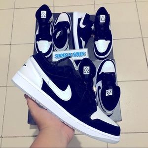 I’m tryna sell my last 4 shoes I’m broke need money to get food and pay bills